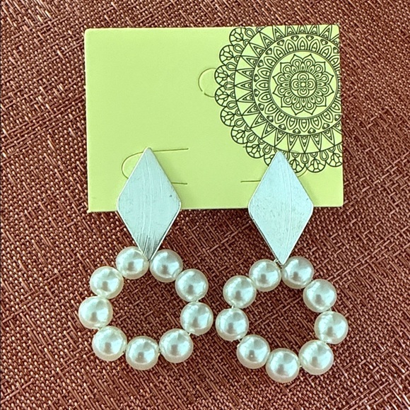 Jewelry - Elegant Silver and Pearl Hoop Earrings